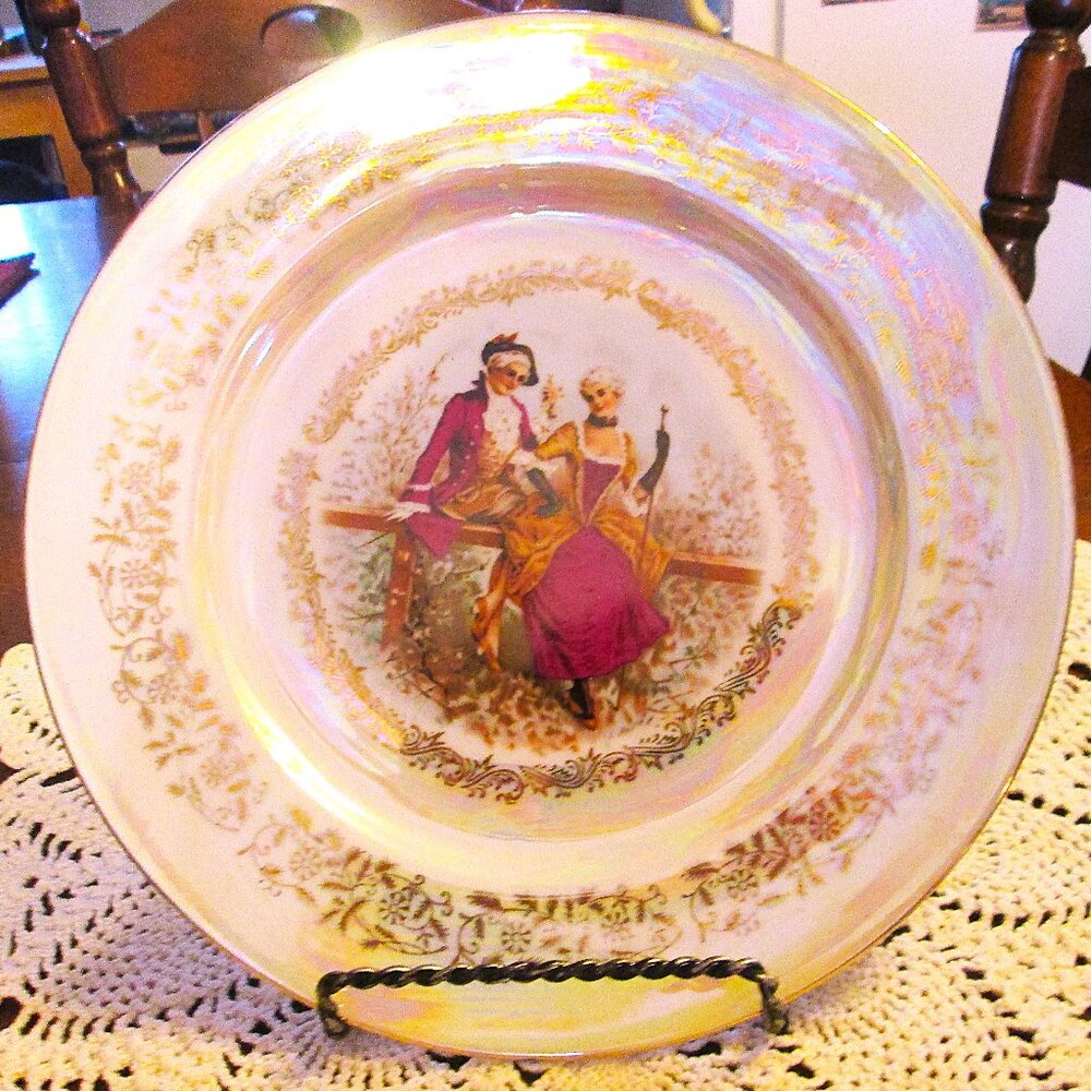 Vtg Fragonard Victoria courting couple Pearl Luster tea luncheon or dessert plat